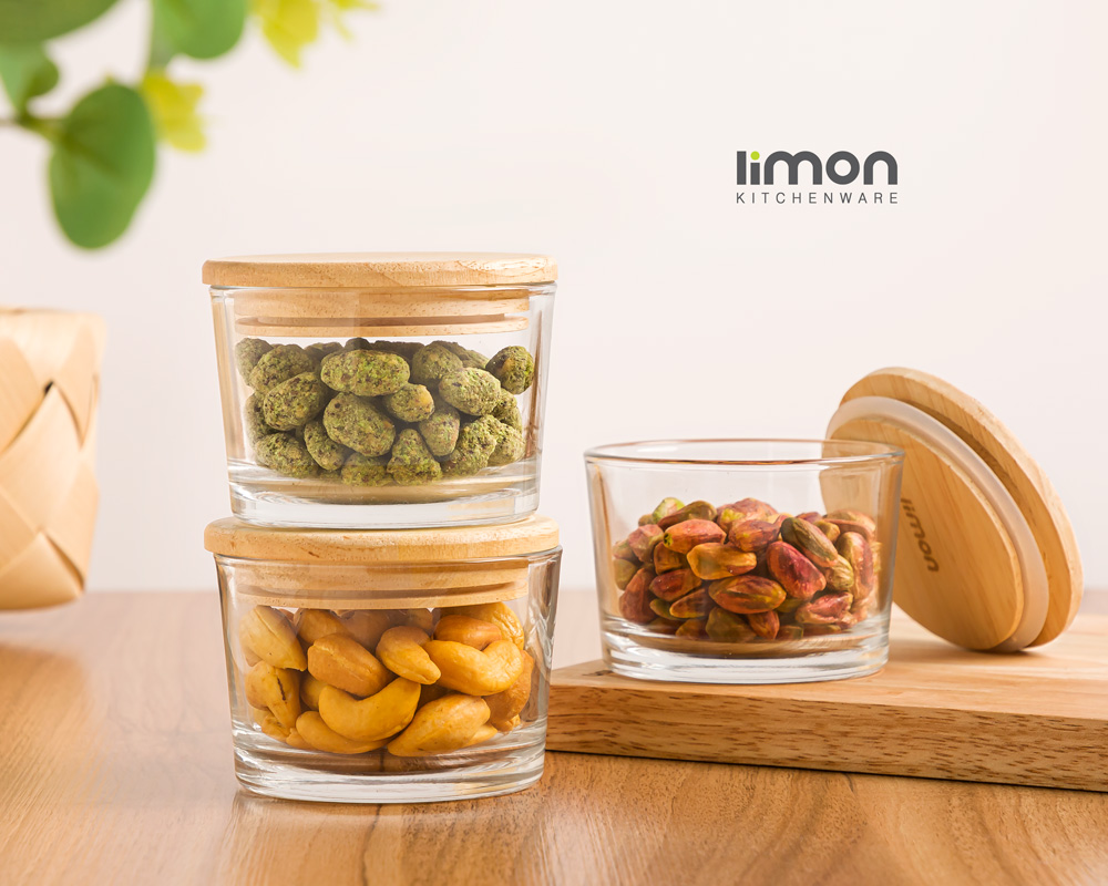 ظرف شیشه ای 190 میلی لیتر در چوبی