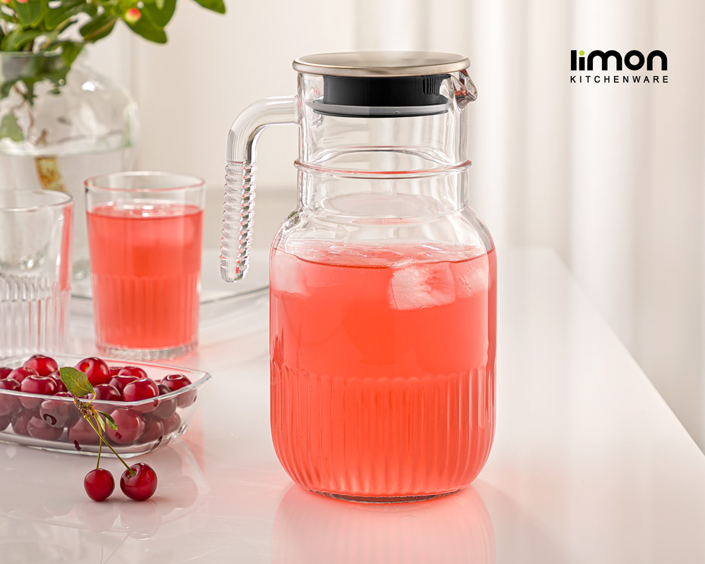 پارچ شیشه ای شیاردار 1.5 لیتر درب استیل